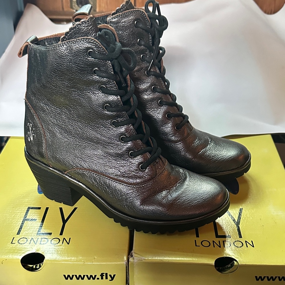 Fly London Women's Silver/black combat Leather Lace-Up Ankle Boots